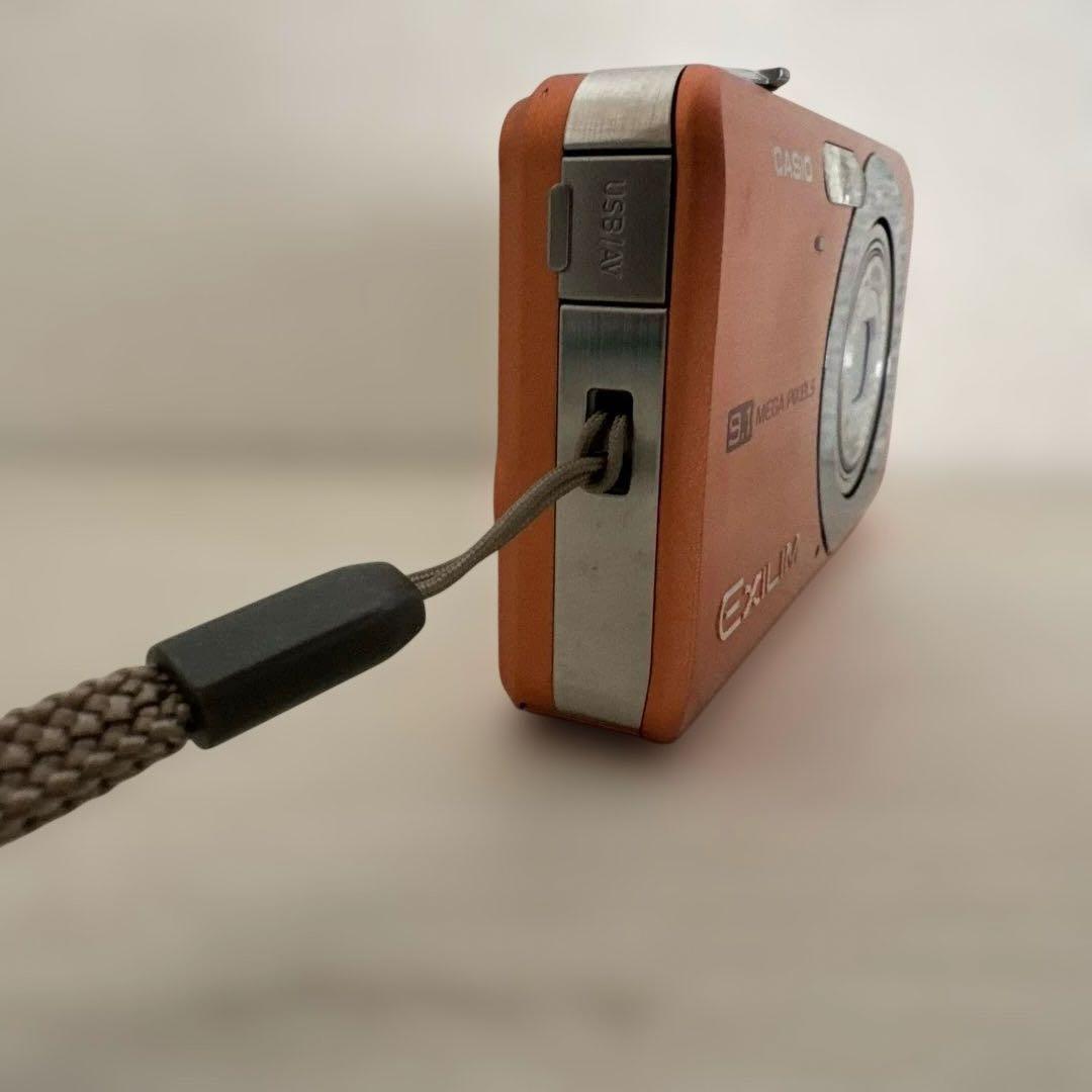 CASIO EXILIM 9.1メガピクセル コンパクトデジタルカメラ　オレンジ