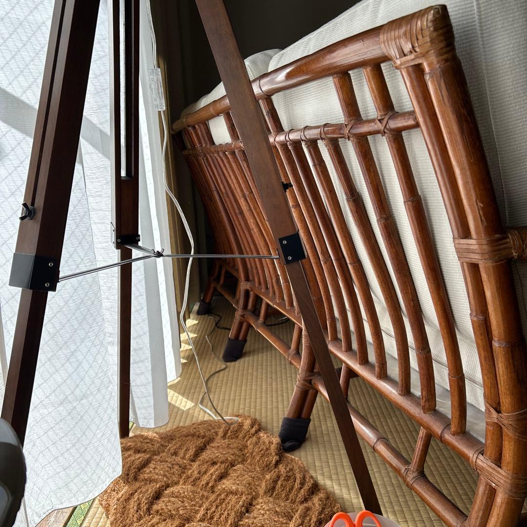 ラタンソファ　クッション付き　多少汚れあり　馬場クリーム色の2人掛けソファ