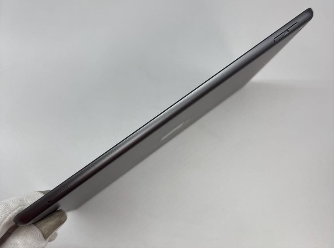 iPad 第7世代 32GB Wi-Fi + Cellular