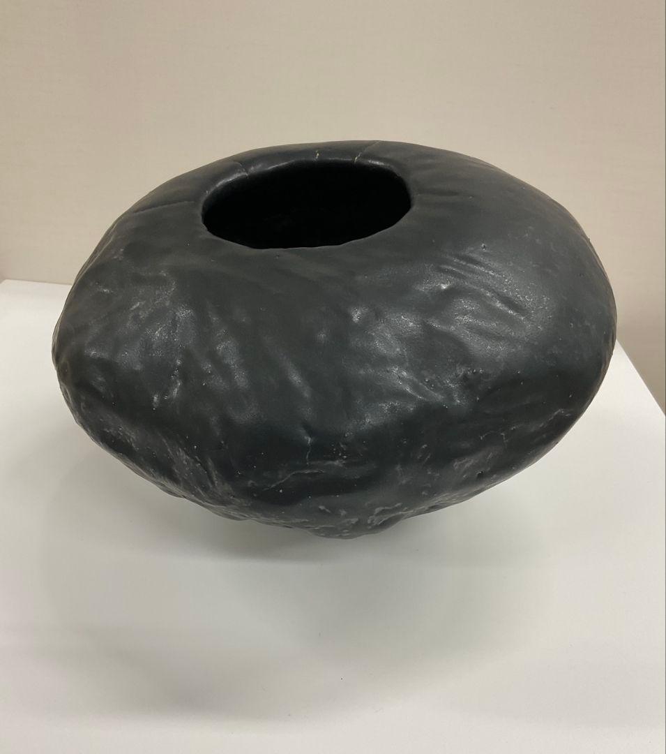 壺(黒)　陶芸作品(植物鉢、盆栽、インテリアなど)　高さ約20cm
