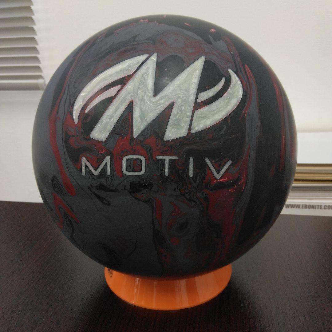 MOTIV Jackal ボウリングボール ブラック/レッド
