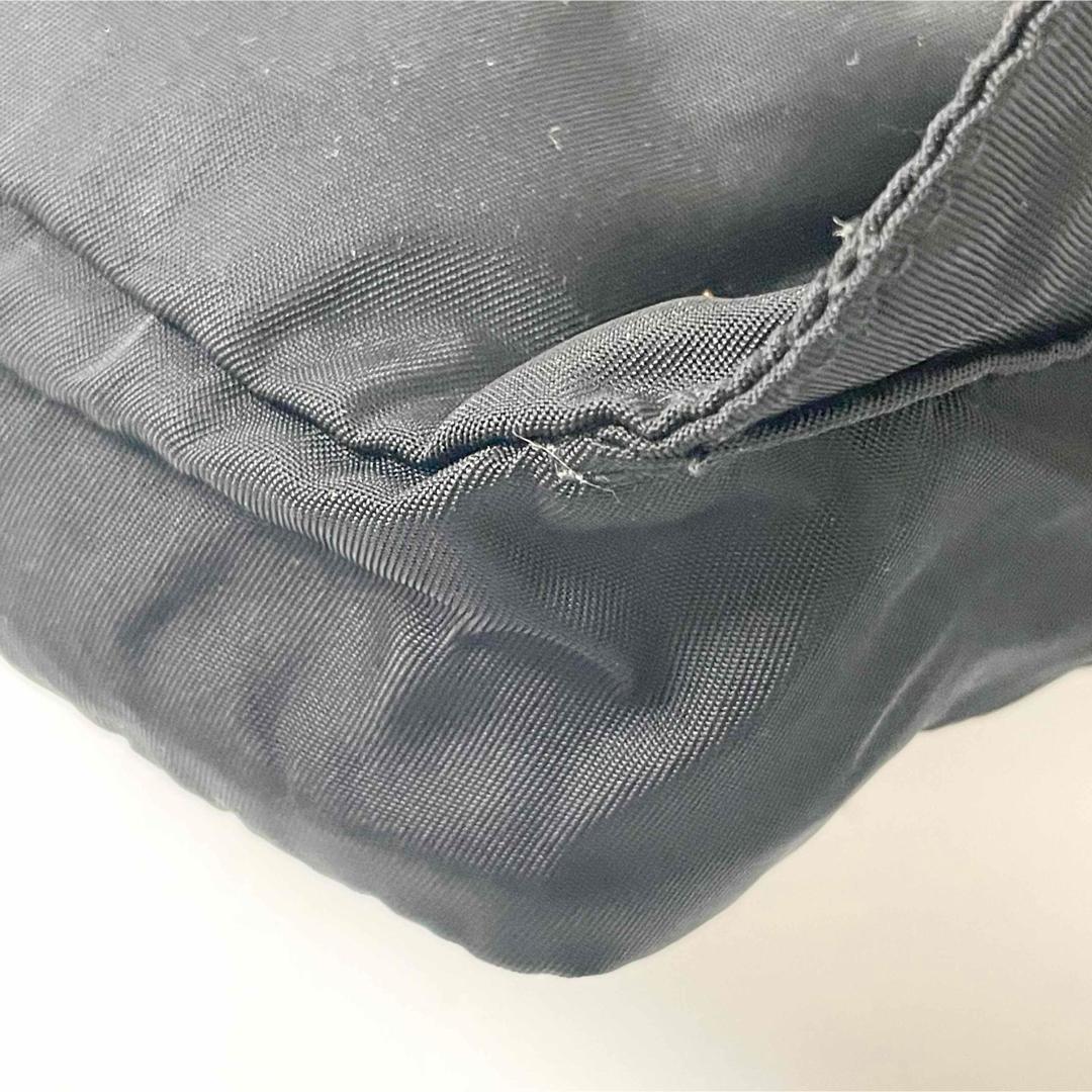 てらプラダ　三角ロゴ　ナイロン　ボディバッグ　ブラック