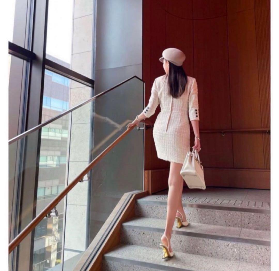 シェリエ shellerアイボリー ツイード ボタン付きミニワンピース