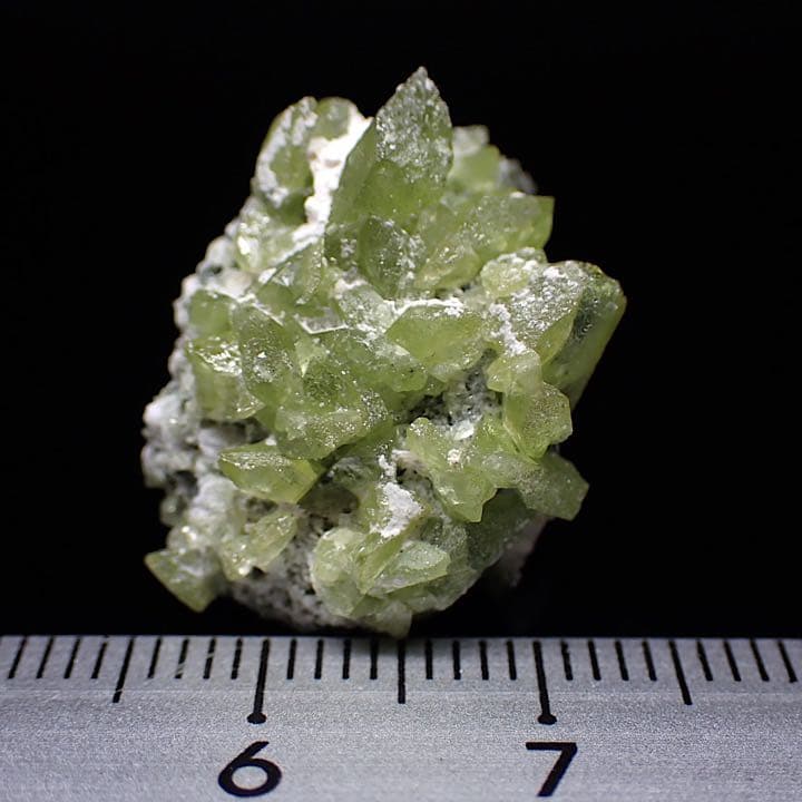 【パキスタン/バルチスタン産】スフェーンの群晶