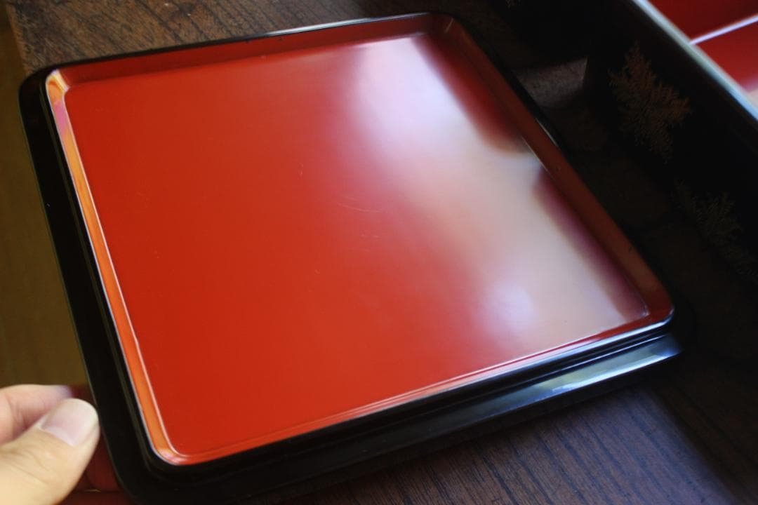 デッドストック！端正な内朱黒漆に優美なシノブ沈金の映える輪島塗二段重重箱お重