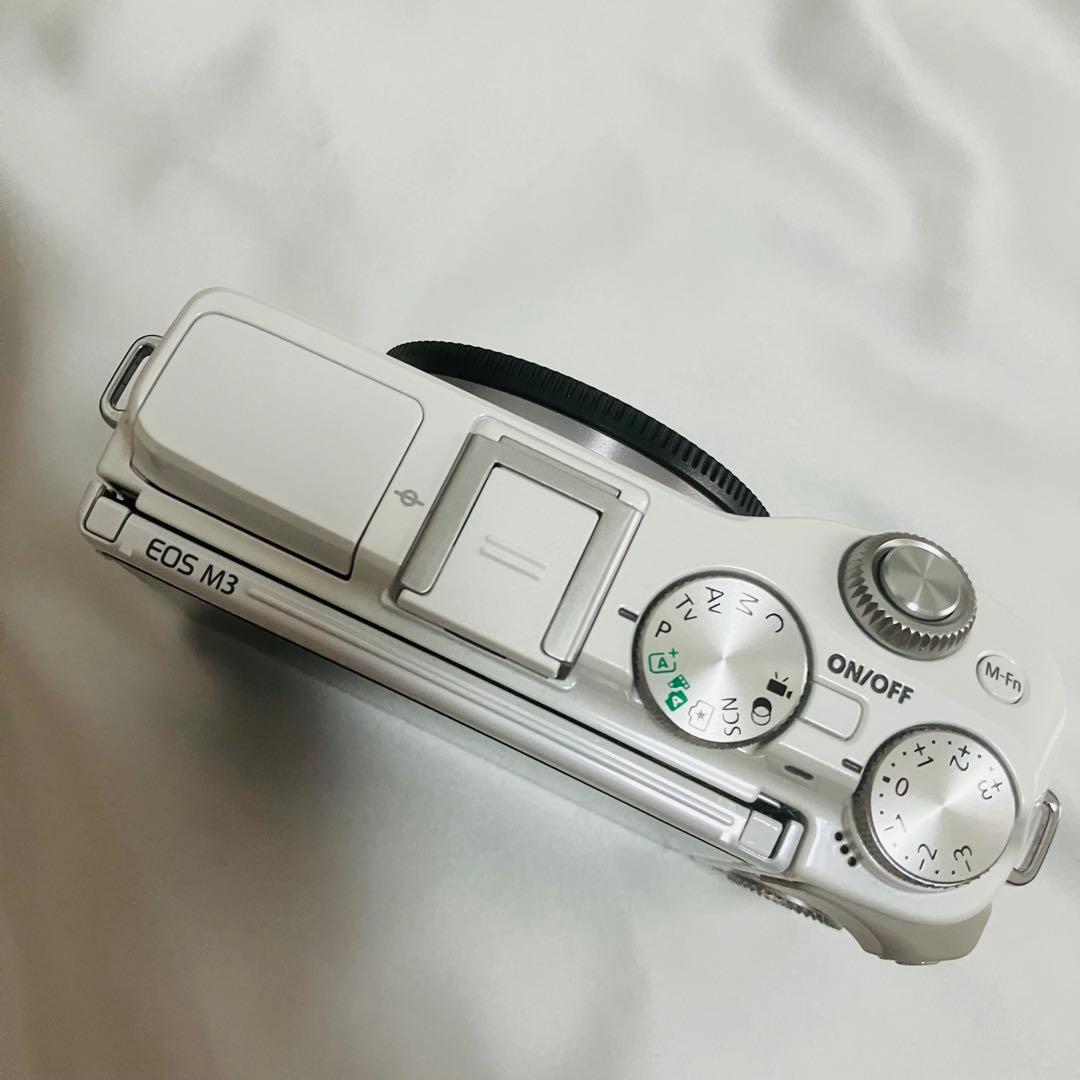 美品 Canon EOS M3 ミラーレス一眼 ダブルレンズキット ホワイト