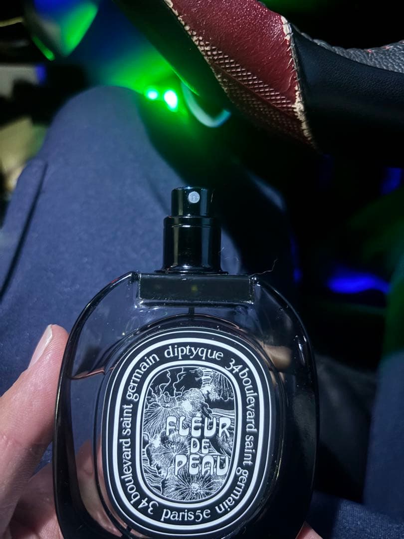 diptyque FLEUR DE PEAU ユニセックス香水