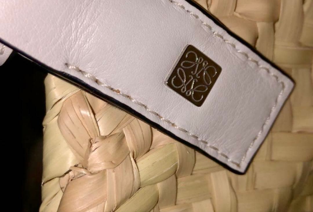 【LOEWE】バスケットバッグ／スモールサイズ／ホワイト／タグと説明書付です。
