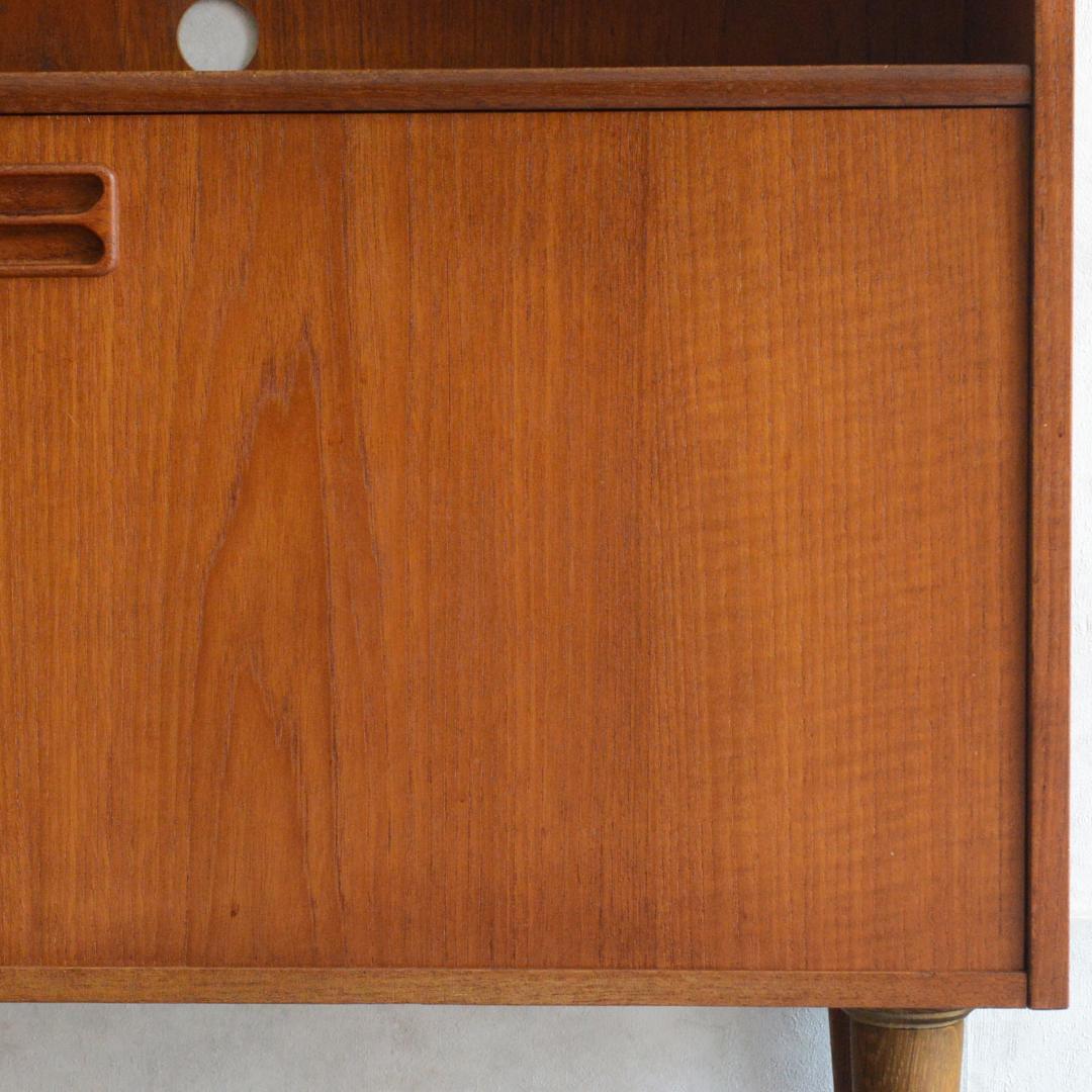 デンマーク 北欧ヴィンテージ チークシェルフ カップボード フラップ扉 北欧家具