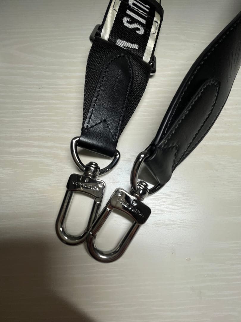 LOUIS VUITTON ショルダーストラップ