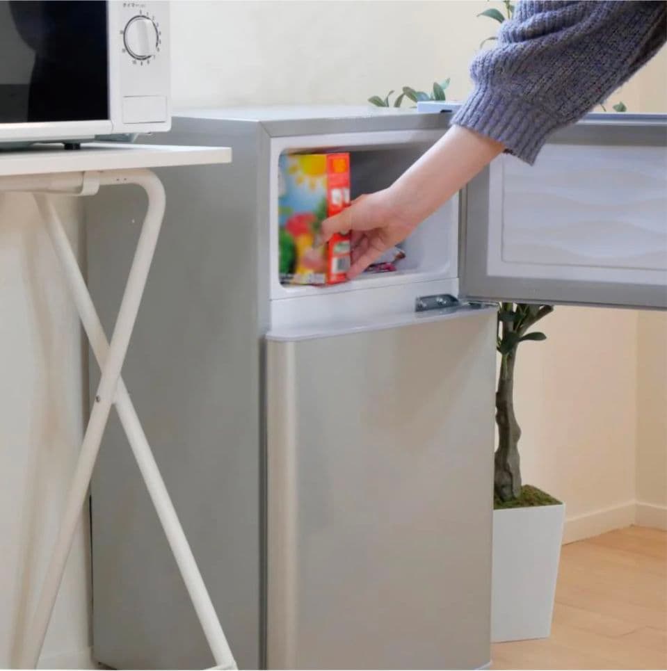 【新品】小型2ドア冷蔵庫 60L シルバー　 一人暮らし寝室オフィス　省エネ静音