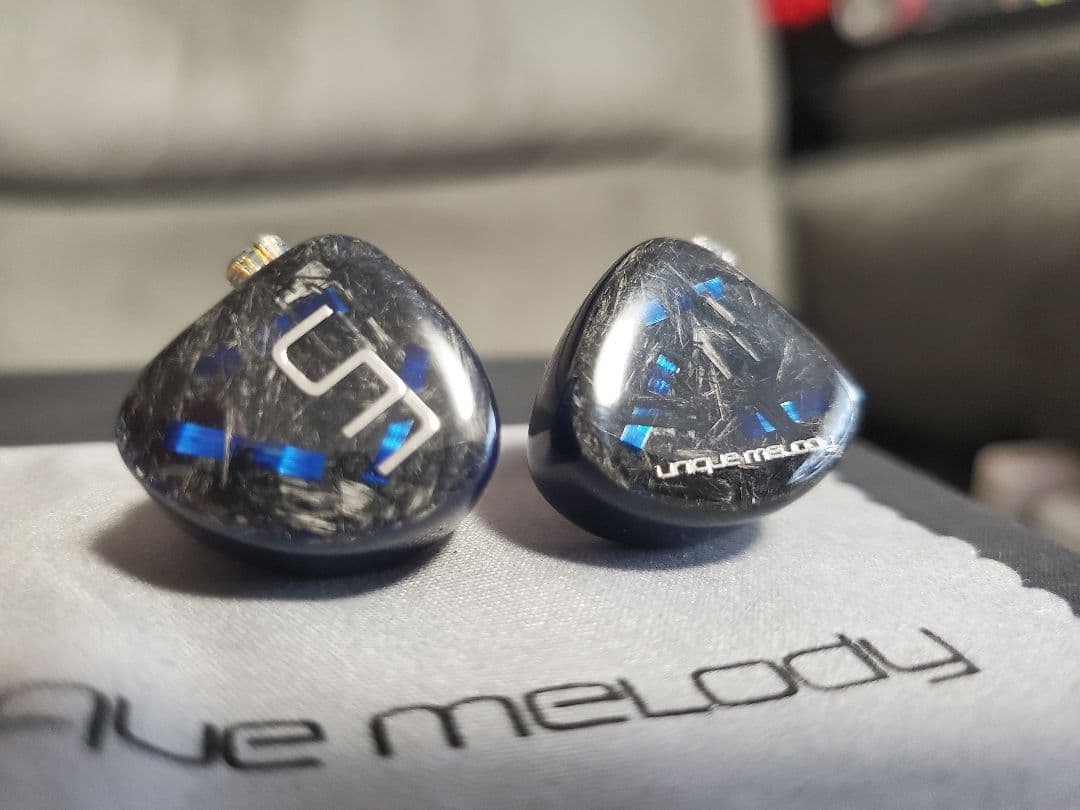 イヤホン Unique Melody mini Mest