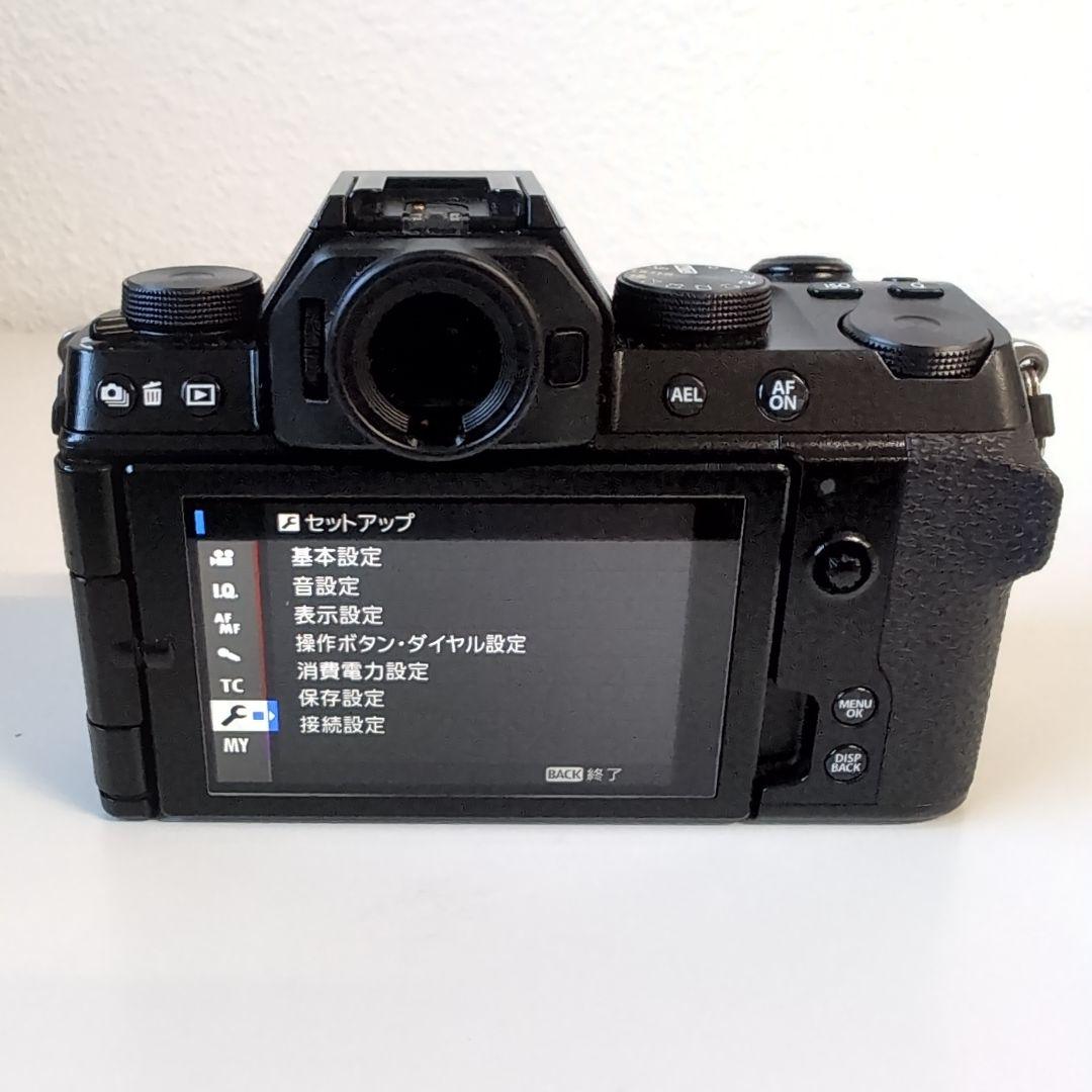 Fujifilm X-S10 ミラーレス一眼カメラ 本体と付属品