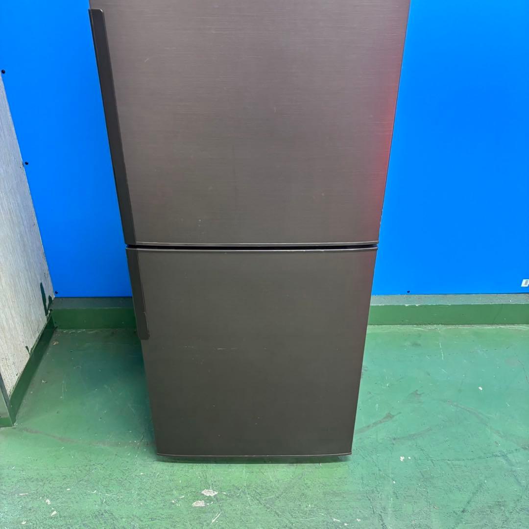 656 SHARP 中型冷蔵庫　小型　一人暮らし　容量271L 1〜2人暮らし用