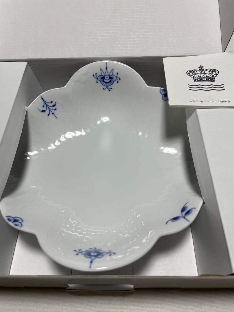   四葉型皿 白青花模様