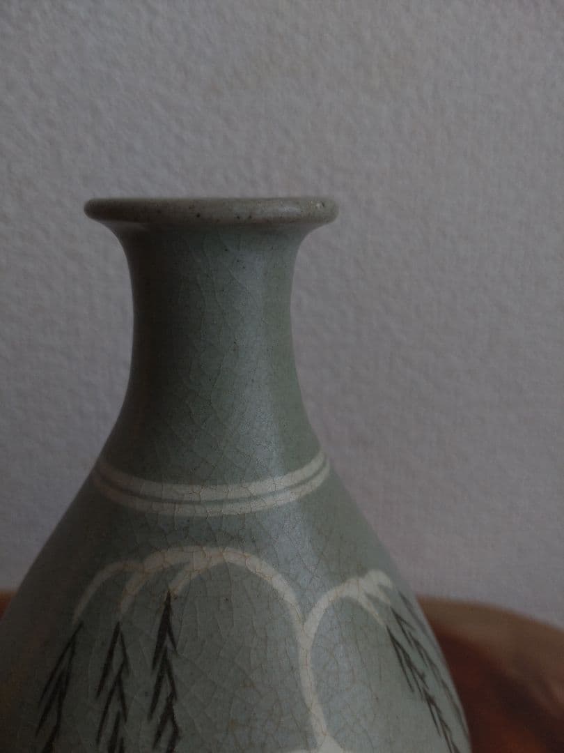 李朝　高麗青磁　白黒象嵌　朝鮮美術　梅瓶　骨董　陶芸　陶磁器　徳利　ぐい呑　盃