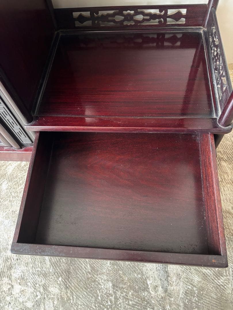 紫檀の茶箪笥　飾り棚　違い棚　唐木家具　サイドボード　和室