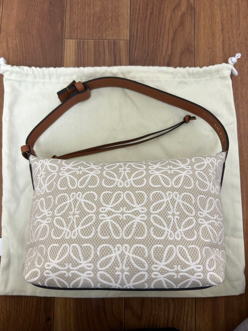 ロエベ キュービィ アナグラム ショルダーバッグ