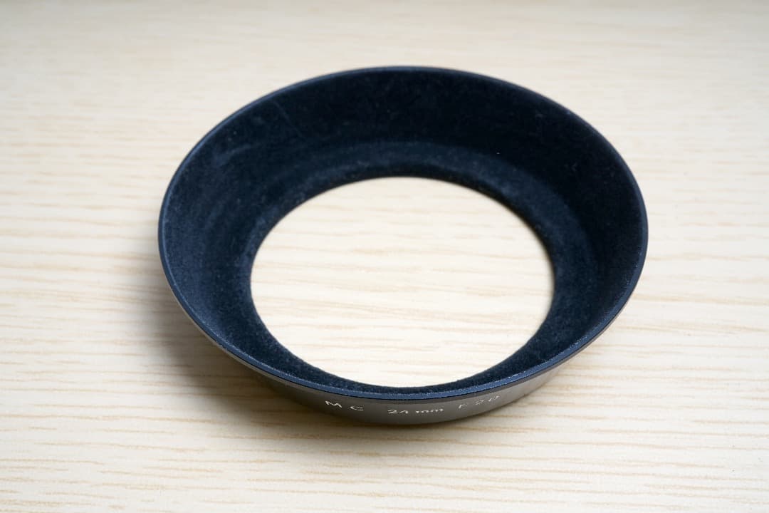 最終価格　ミノルタ　MC24mmF2.8用　メタルレンズフード　（中古品）