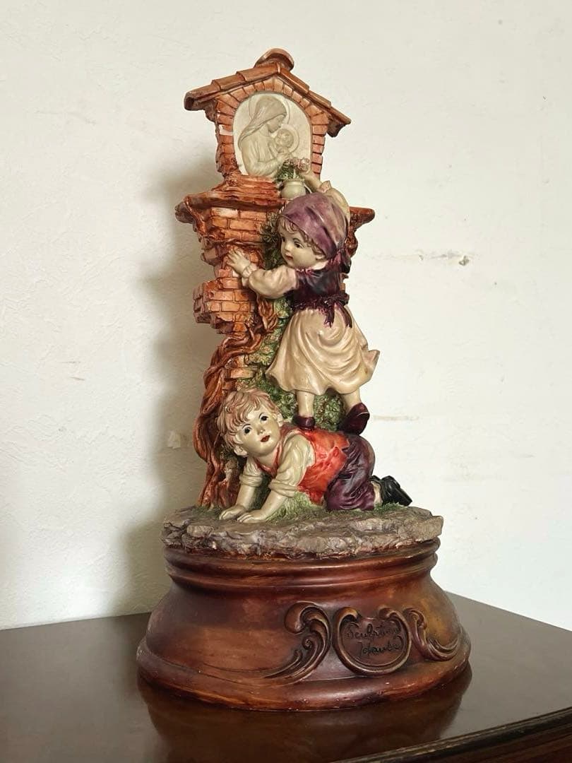 k195r124 Sculpture House「聖母へ捧げる花」オブジェ 置物