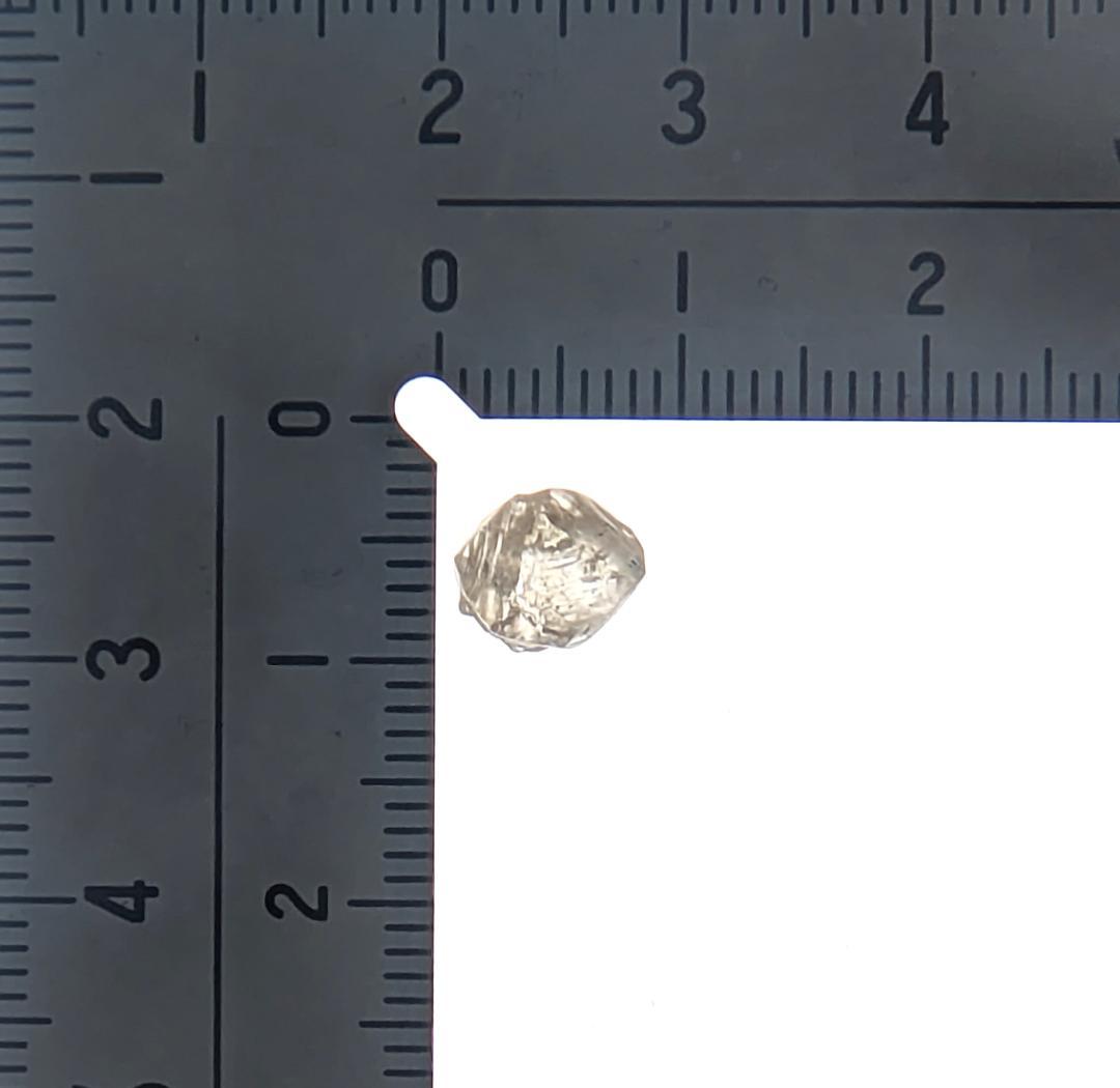 天然ダイヤモンド（蛍光アリ）　2.075カラット