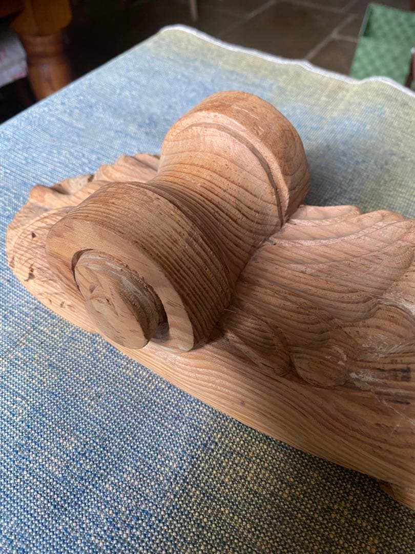 イギリス製、パイン材。バロック風 木製2点彫刻装飾品