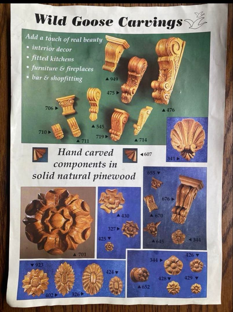 イギリス製、パイン材。バロック風 木製2点彫刻装飾品