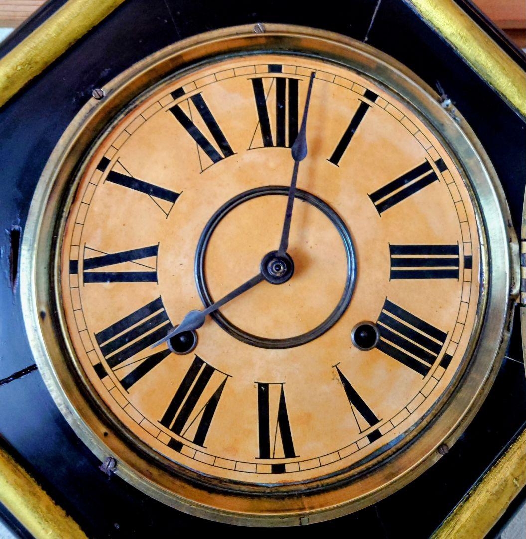 〈完動・美品〉愛知時計　漆塗り小型金縁八角ゼンマイ振り子時計