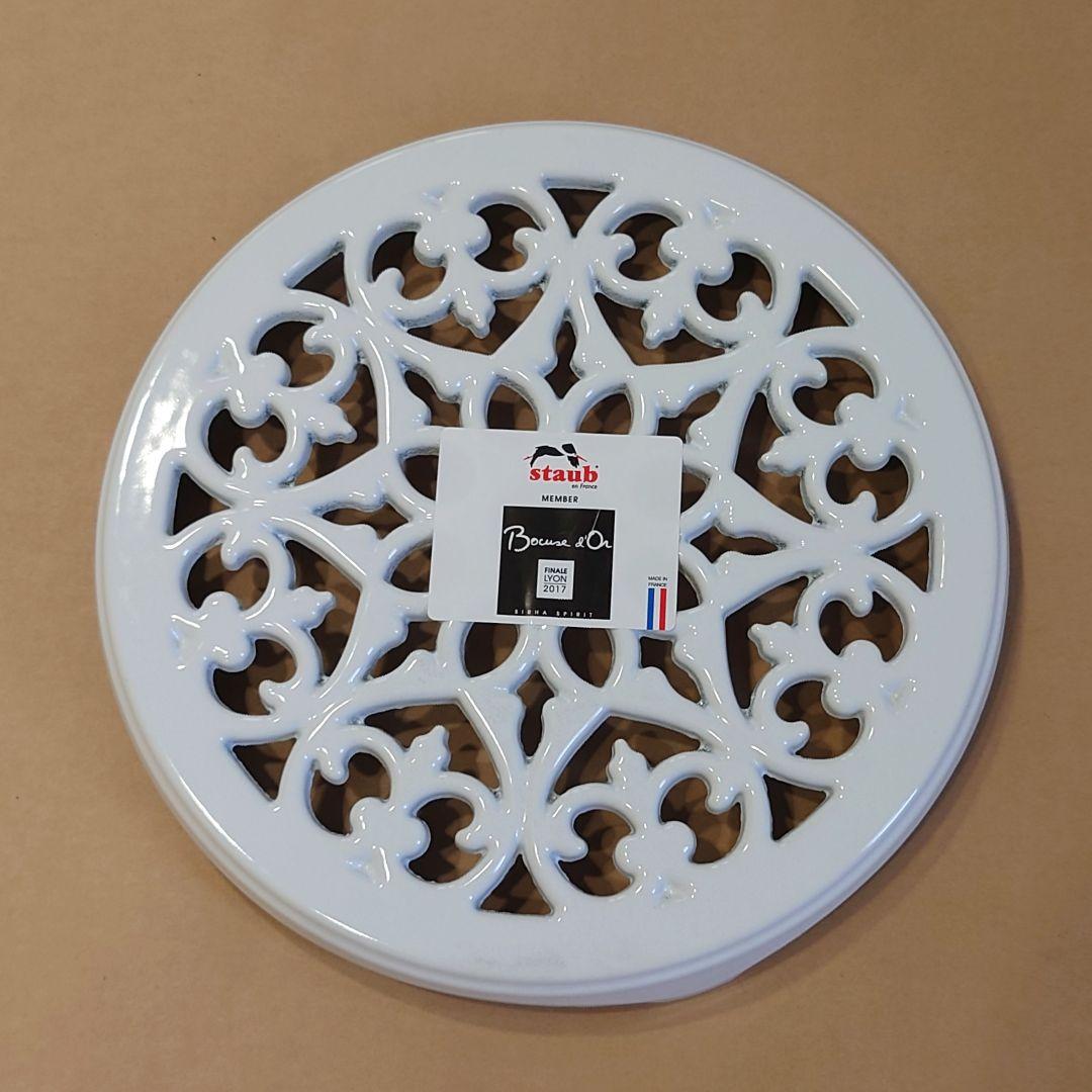 【新品未使用】激レア　WHITE　リリー トリベット STAUB