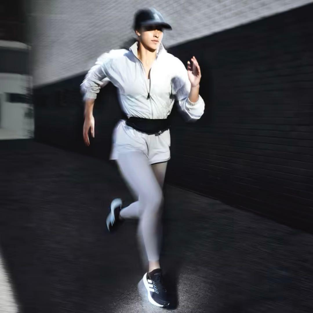 23100円adidas ランニング　オールインワン ロンパー
