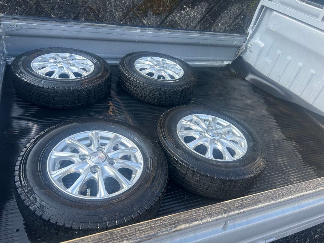 ホンダ　アクティ　軽トラ　4WD アルミホイールスタッドレス乗せ