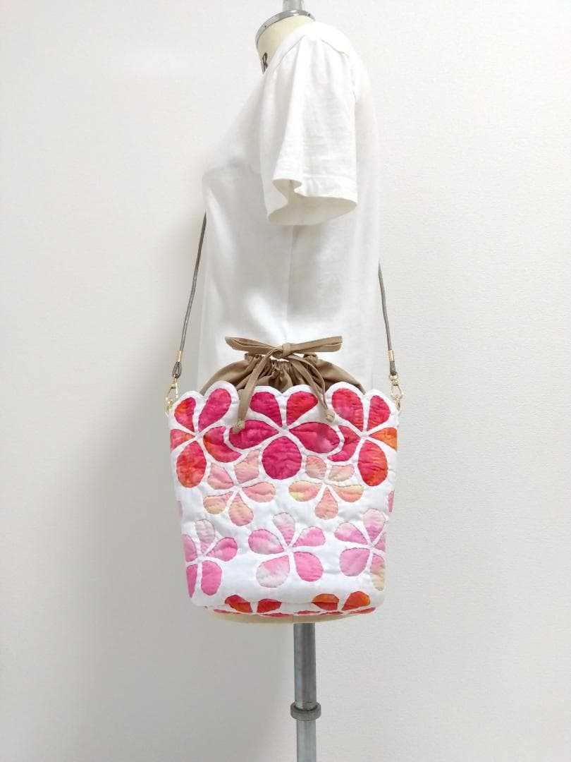 ハワイアンキルト　ハンドメイド　プルメリアショルダーバッグ