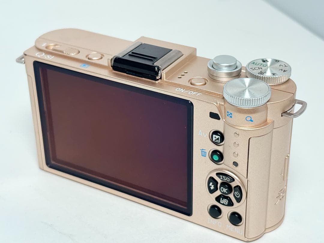 僅か2042ショット ペンタックス Q-S1ボディ シャンパンゴールド×クリーム
