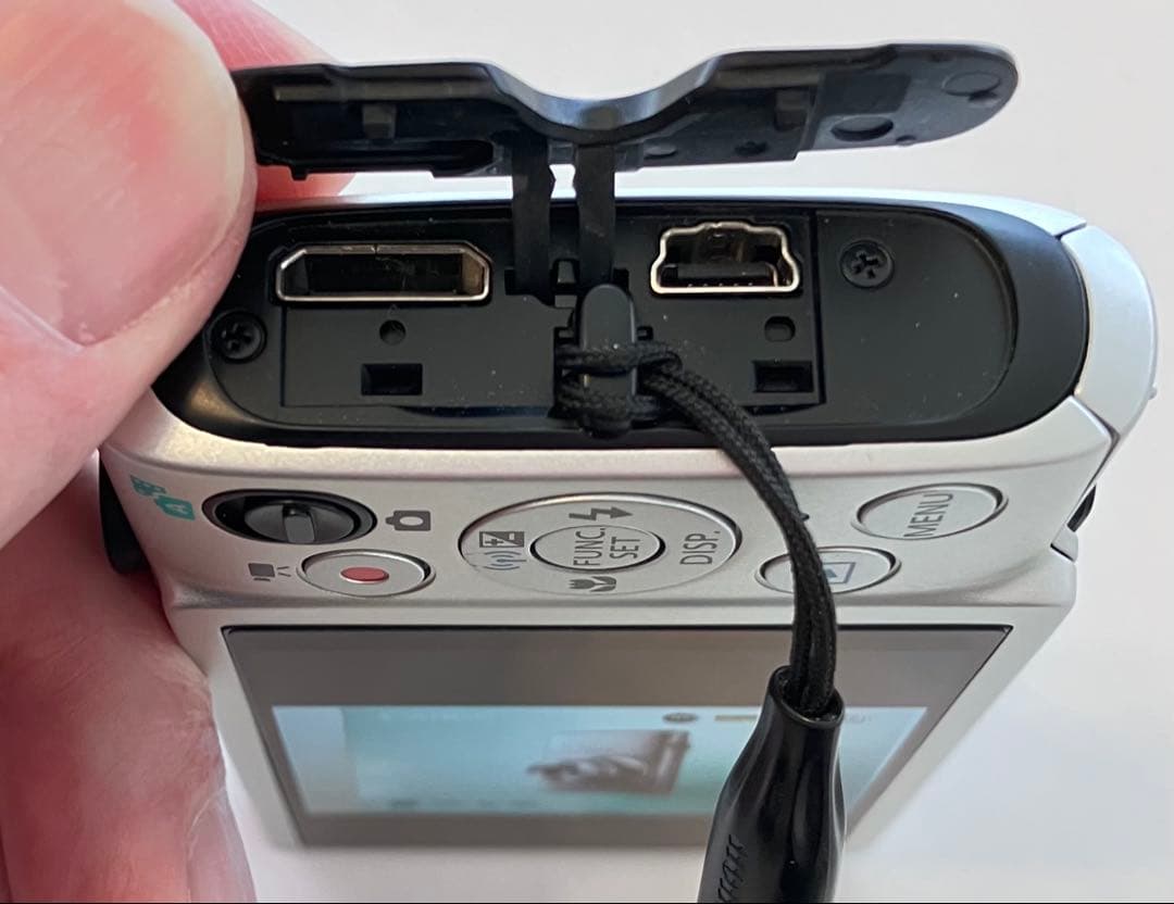 美品Canon IXY 610F WiFi FULL HD動画　コンデジ