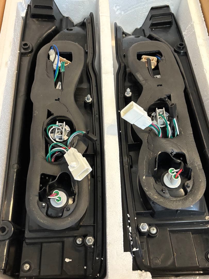 200系ハイエース用　コブラ　LEDテールライト　ジャンク