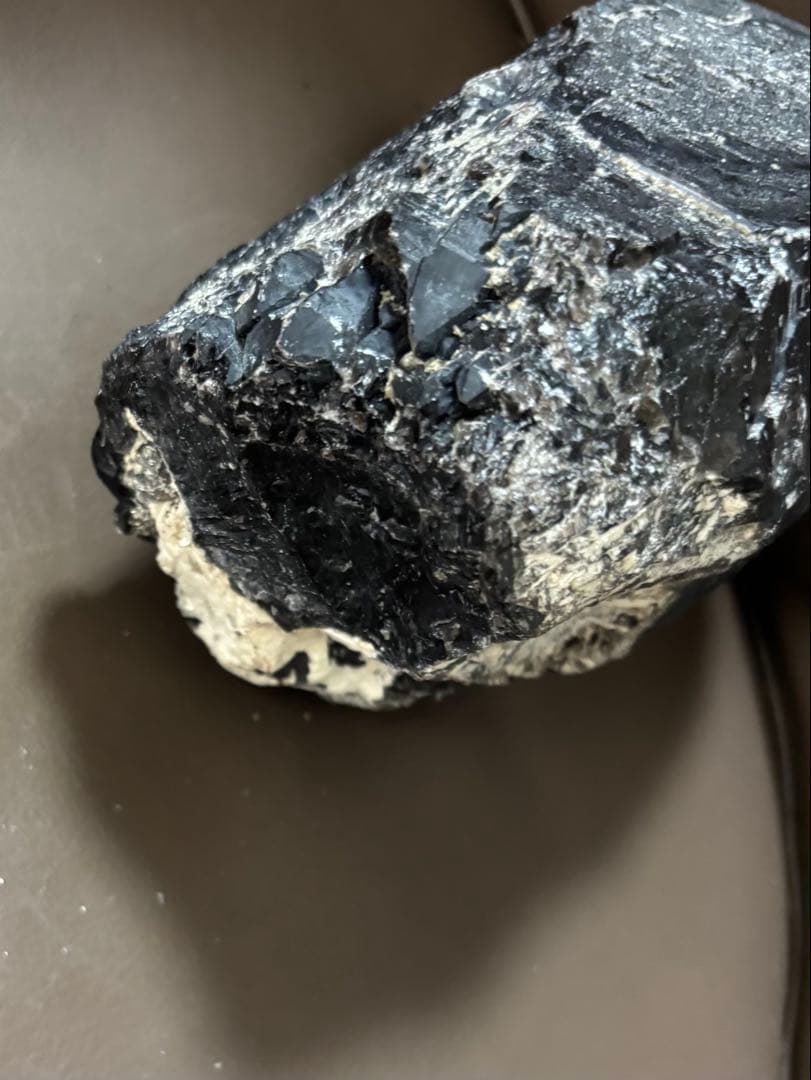 黒水晶　モリオン　原石　木製スタンド付き　2.3kg 特大結晶　パワーストーン