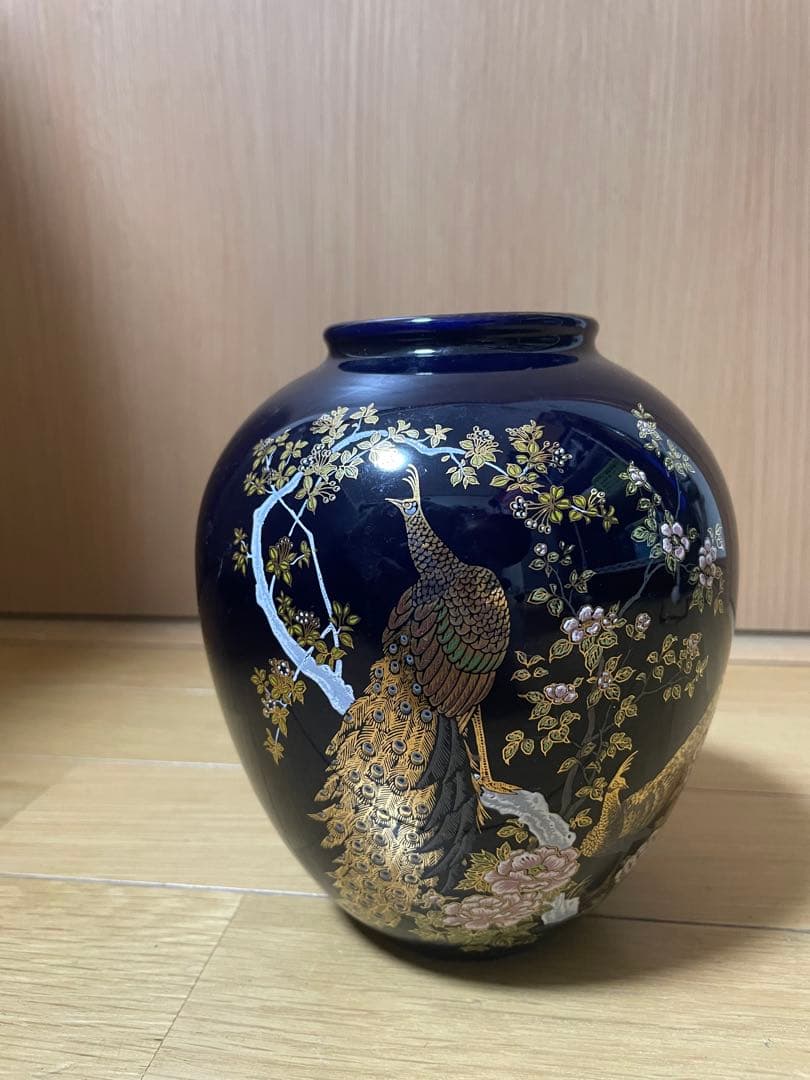 【共箱付き】花瓶 金彩孔雀文 花器 壺 高さ約15cm 伝統工芸
