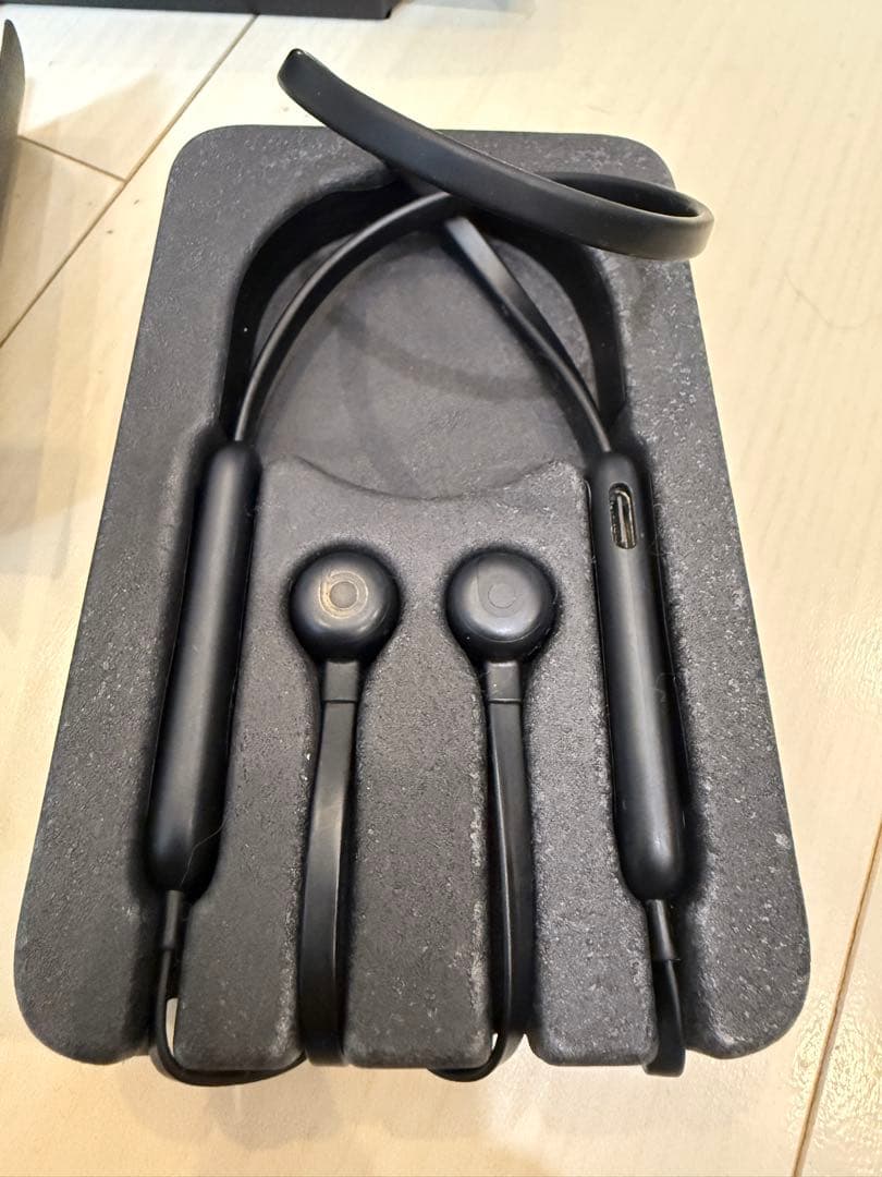 Beats Flex Fragment ワイヤレスイヤホン ブラック