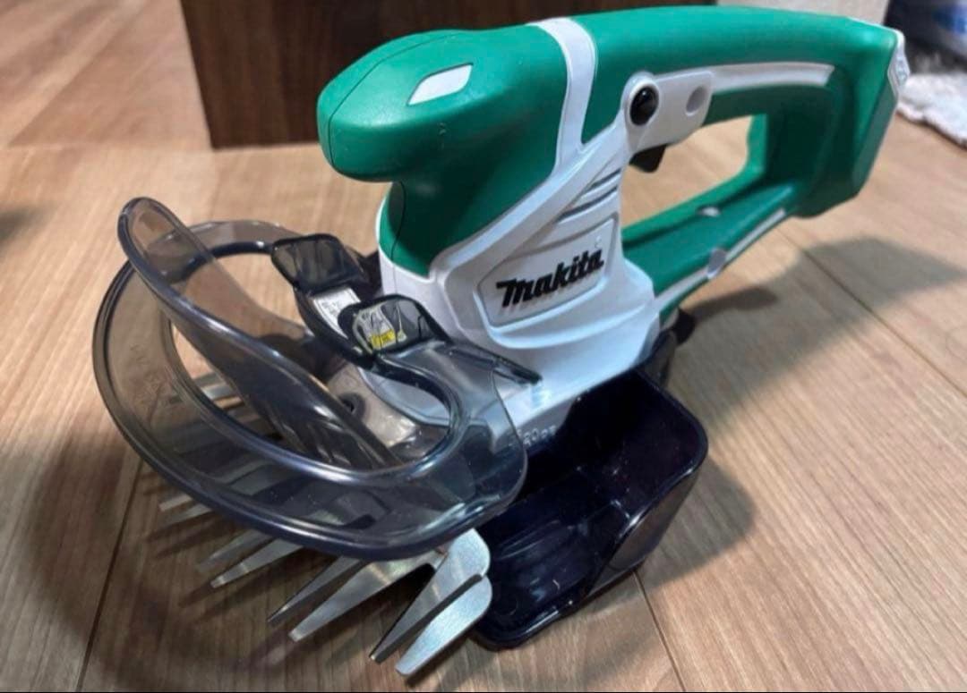 新品・未使用 マキタ 充電式 芝生 バリカン MUM600DSH