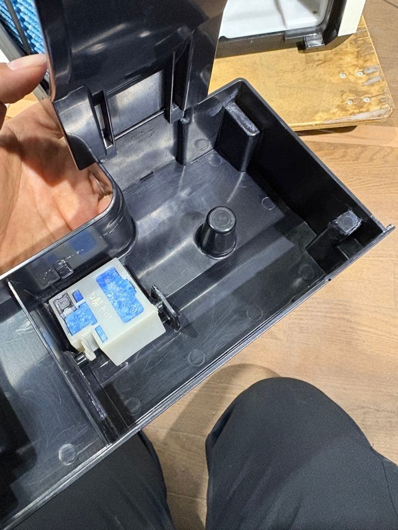 SHARP 除湿加湿空気清浄機 プラズマクラスター　KC--HD70-W