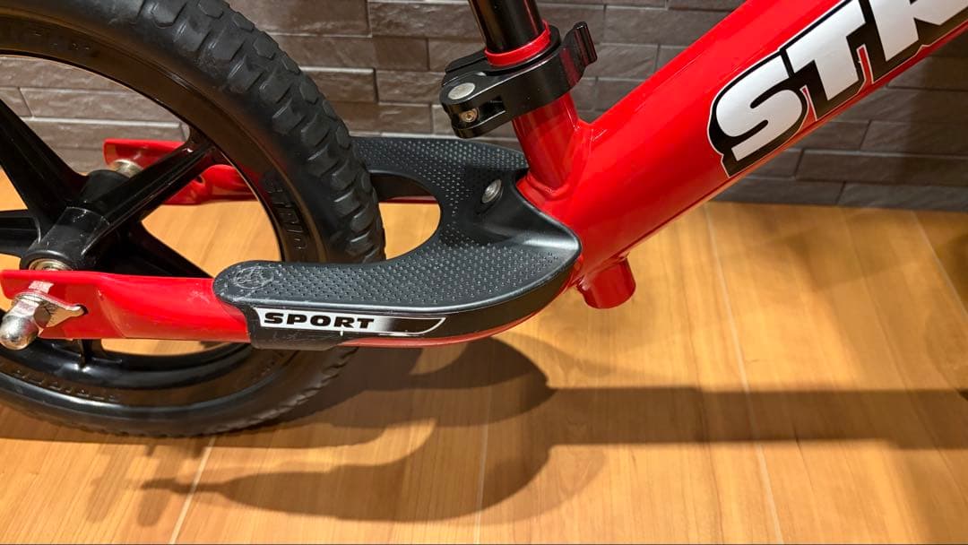 ★ akko★ ストライダー スポーツモデル 12インチ 赤 レッド