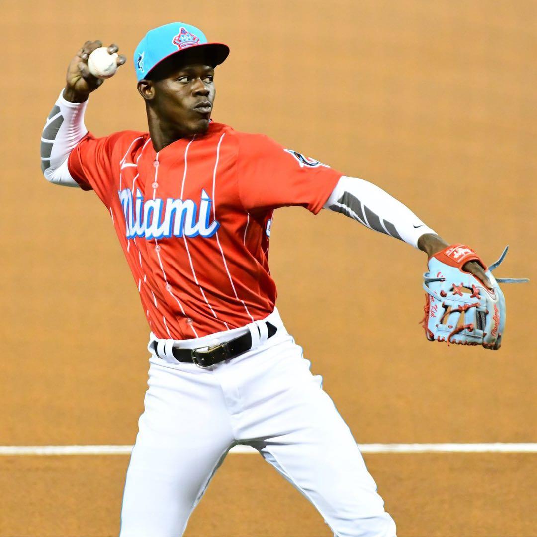 nike マーリンズ　ユニフォーム MLB 正規品　XXL シティコネクト