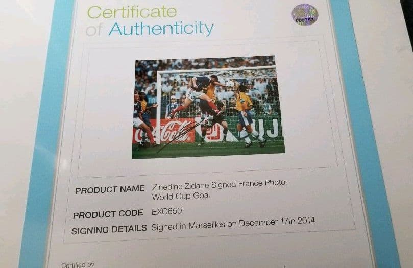 ジネディーヌ・ジダン　直筆サイン　写真　サイン　ジネディーヌ・ヤジッド・ジダン