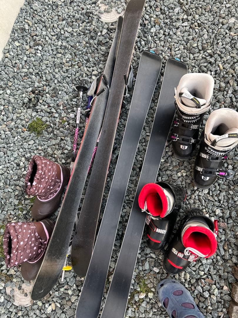 120 130cmスキー板 2 22から24ブーツ2 ストック、靴 他7点セット