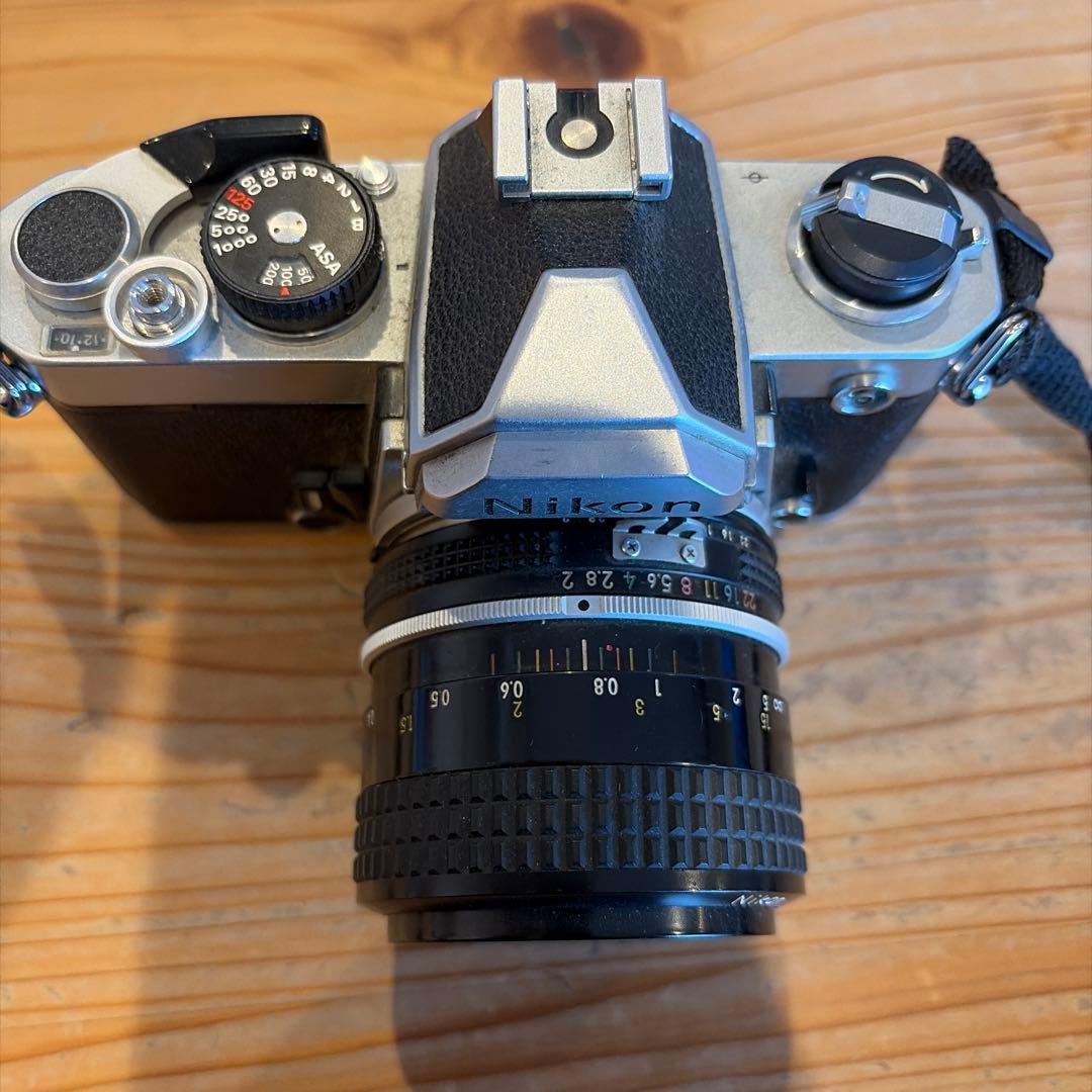 Nikon 一眼レフカメラ 28mm f/2.8レンズ付き