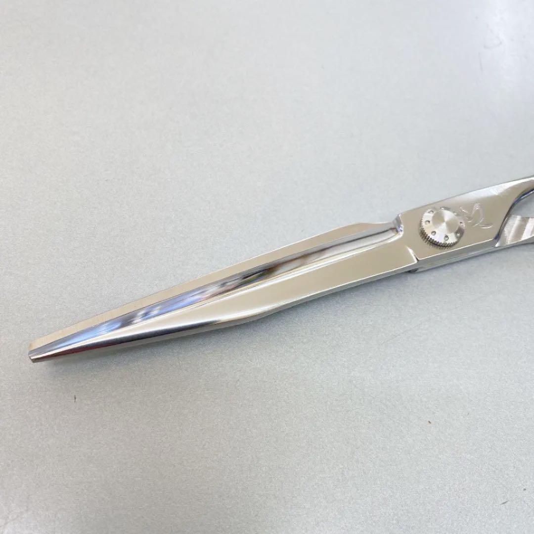 スパスパ切れ味抜群６,７５インチ剣刃シザー　新品　理美容専用はさみ　切れ味抜群！