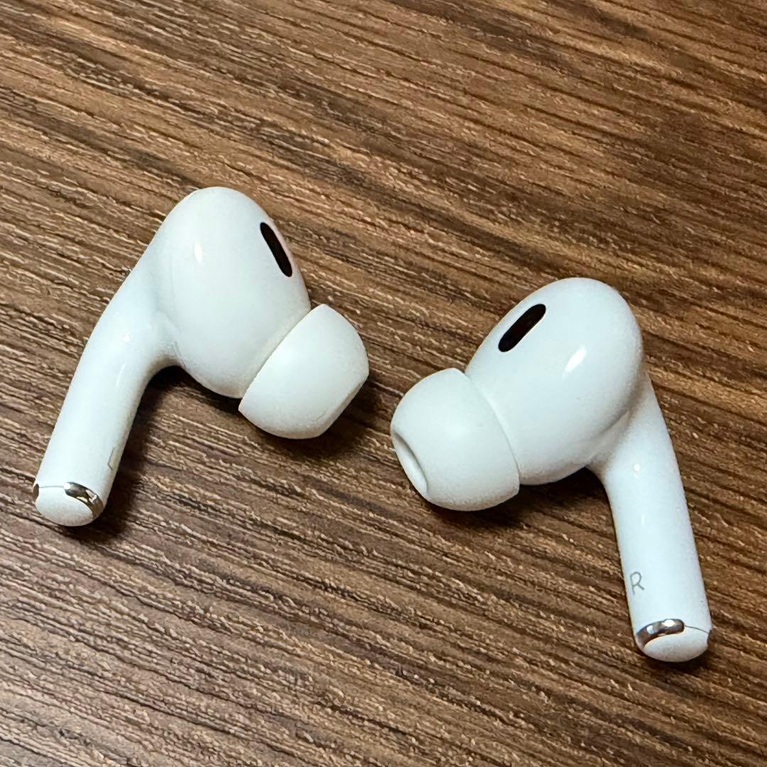 AirPods Pro 2 イヤホン 本体と専用ケース付き