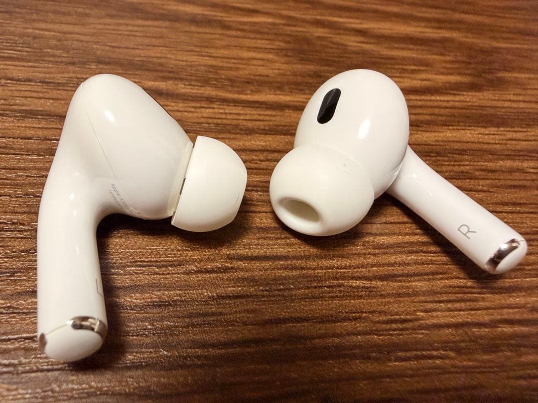 AirPods Pro 2 イヤホン 本体と専用ケース付き