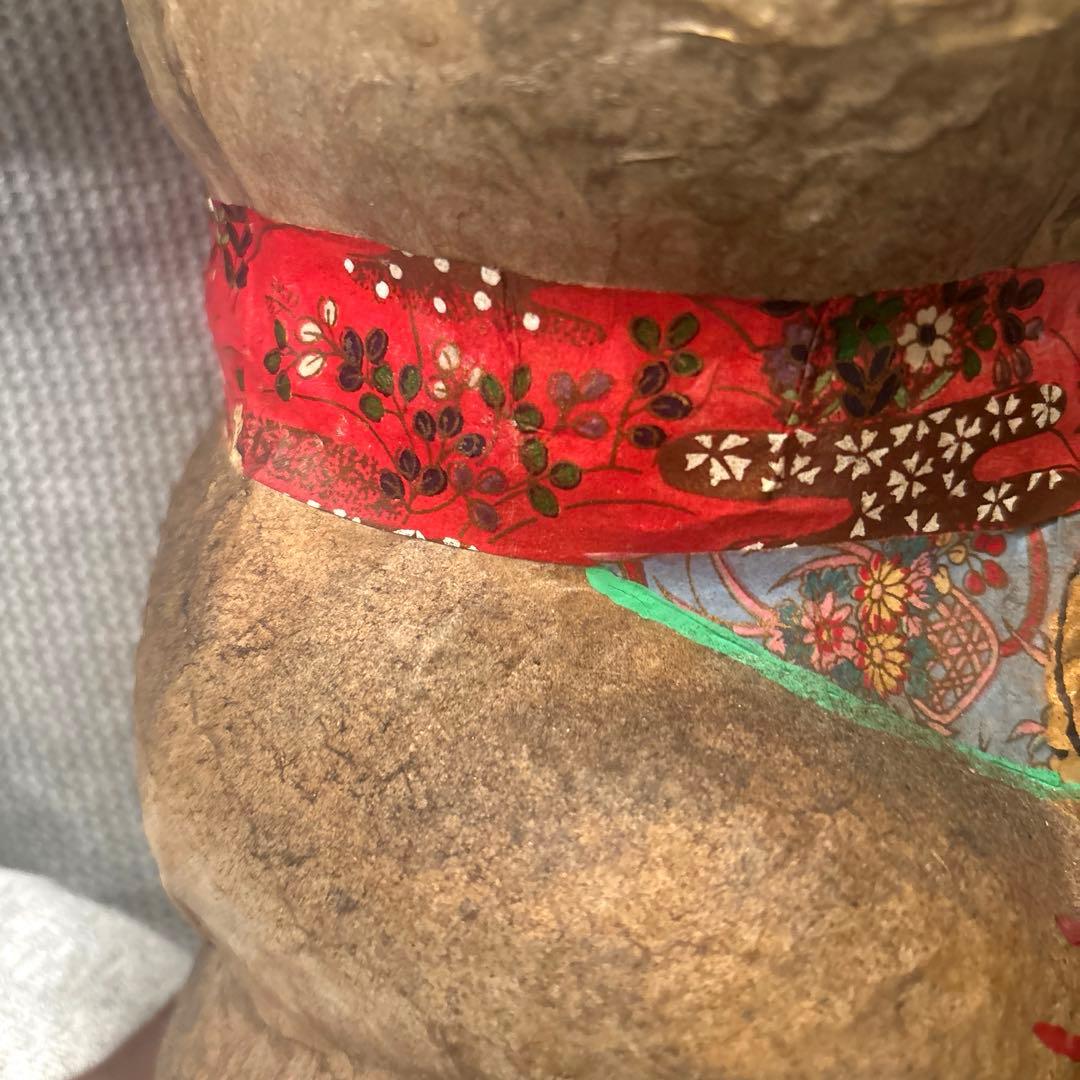 青が散る様ヴィンテージ大きな瞳や繊細に描かれた花模様の前掛けが美しい張子の招き猫