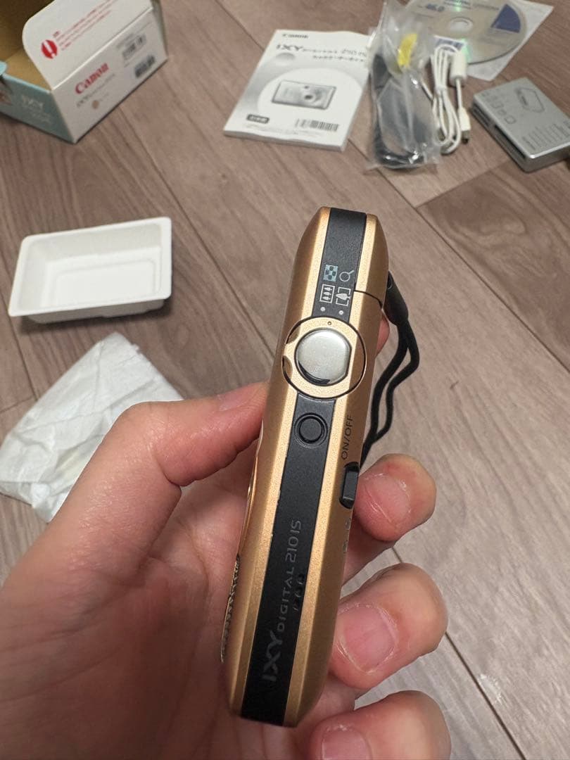 キヤノンデジカメ　Canon IXY DIGITAL 210 IS ゴールド